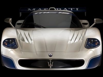 Schon serienm ig leistet der 60 Liter gro e V12Motor des Maserati MC12 